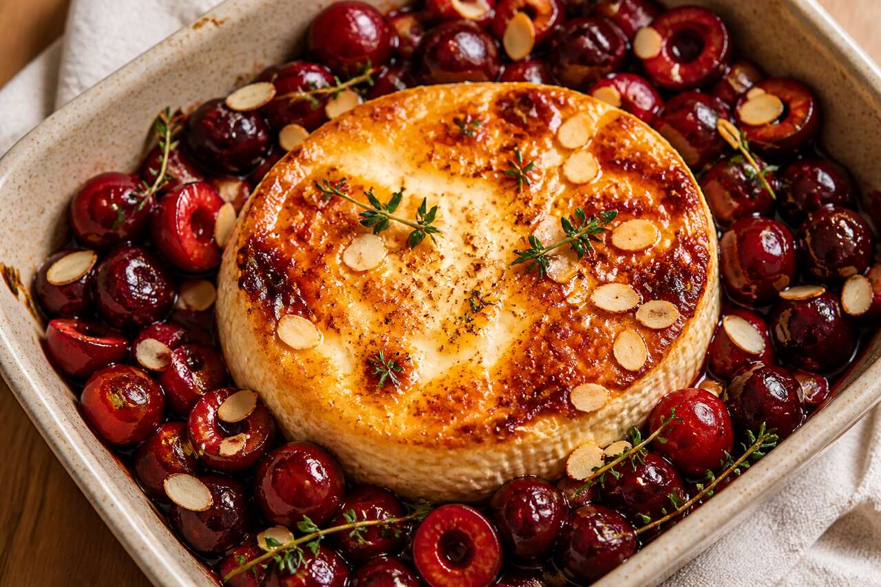 Ricotta rôtie au four et poêlée de cerises : recette facile