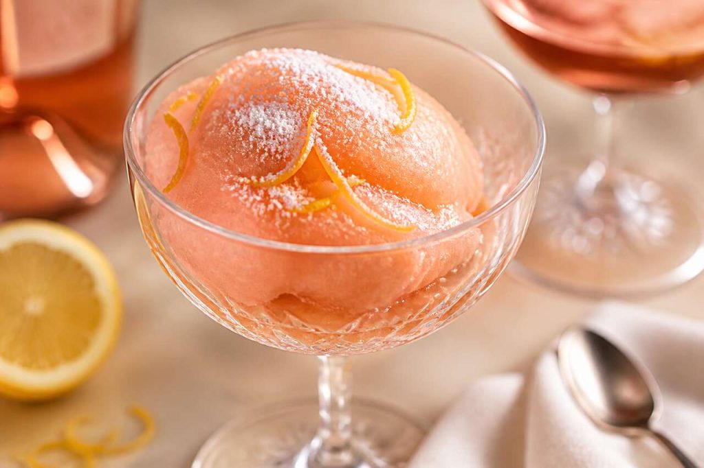 Sorbet au champagne rosé : recette simple et raffinée