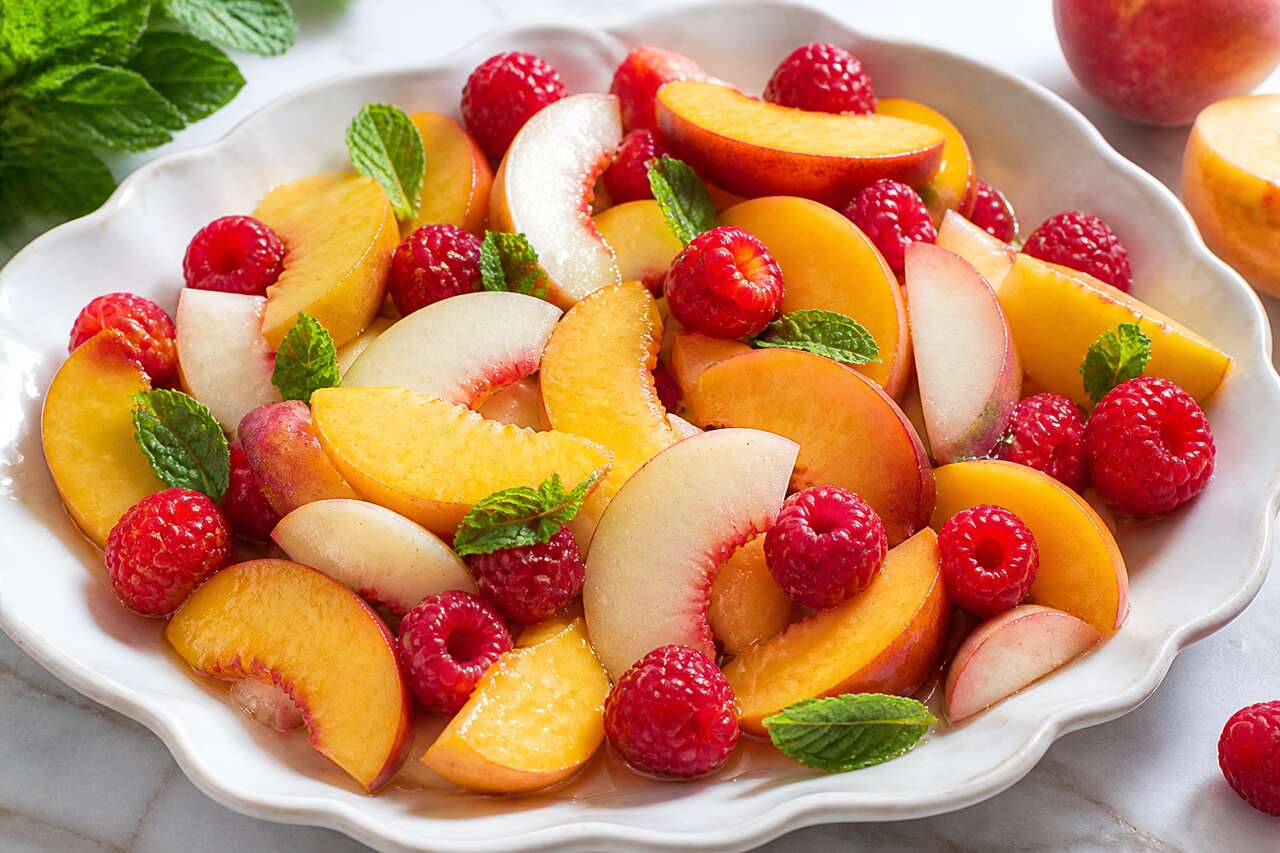 Salade de pêches facile et rapide : la recette parfaite pour l'été