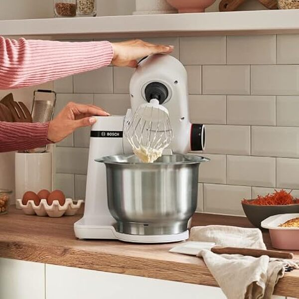 Découvrez notre test détaillé du robot de cuisine Bosch MUMS2EW40 : puissance 700 watts, performances et polyvalence pour vos préparations culinaires. 