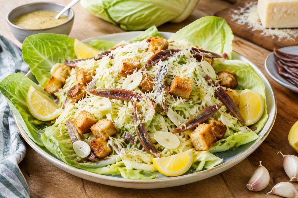 Salade César au chou pointu : recette simple et savoureuse
